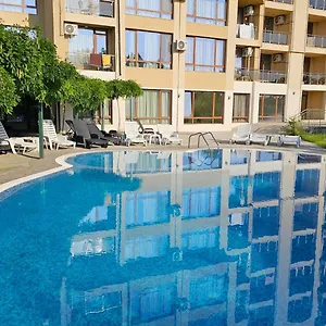https://vesta-riviera.goldensandshotels.net